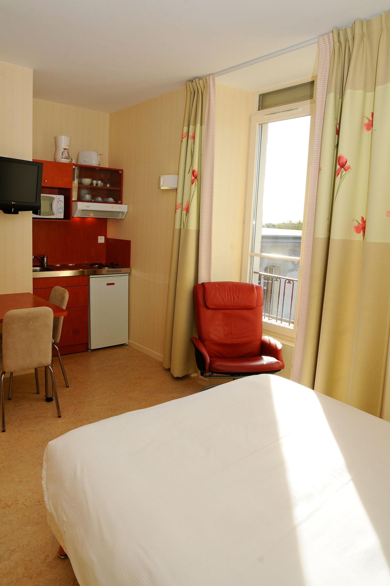Hotels & Residences - Les Thermes 吕克瑟伊莱班 外观 照片