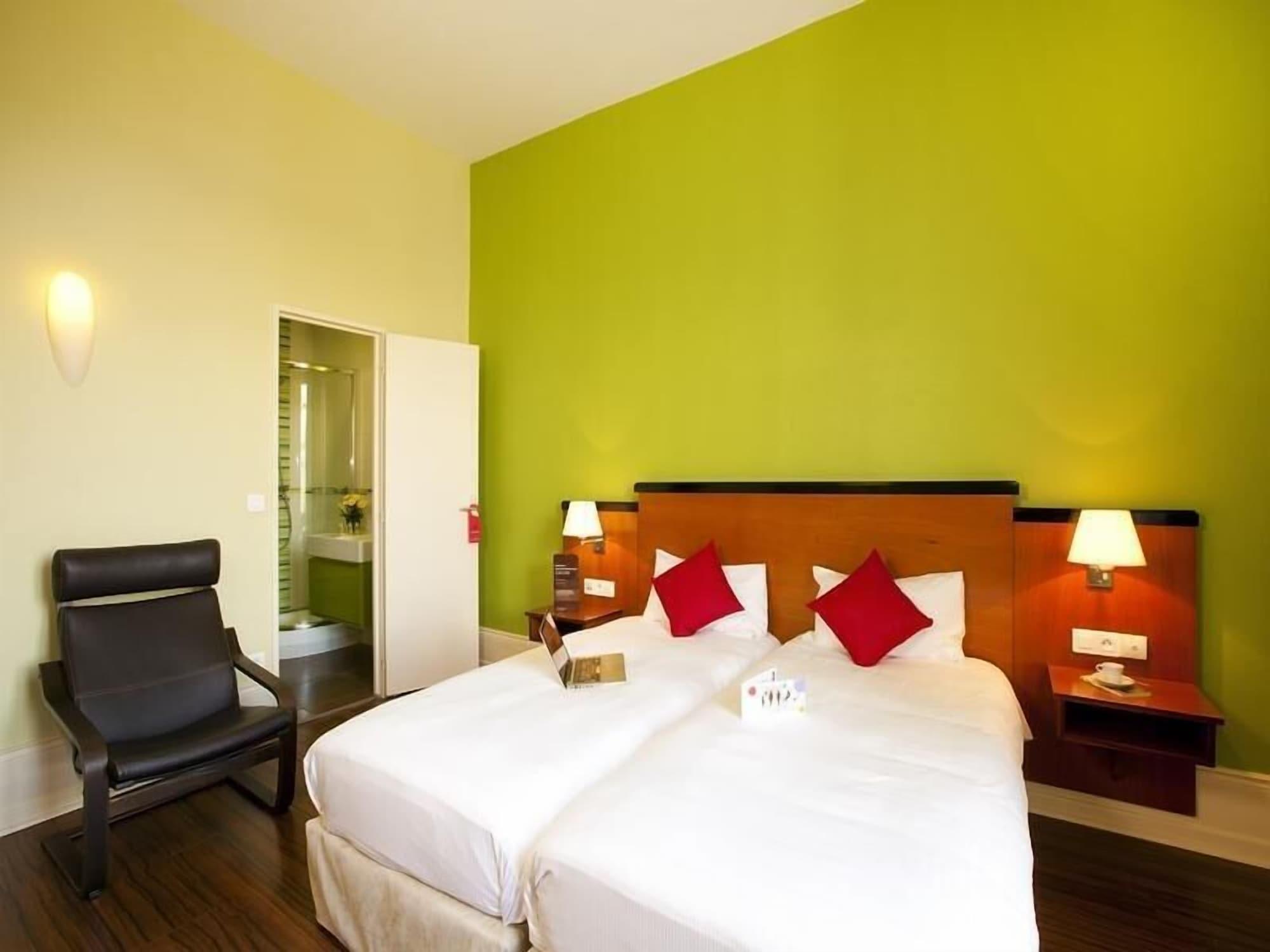 Hotels & Residences - Les Thermes 吕克瑟伊莱班 外观 照片