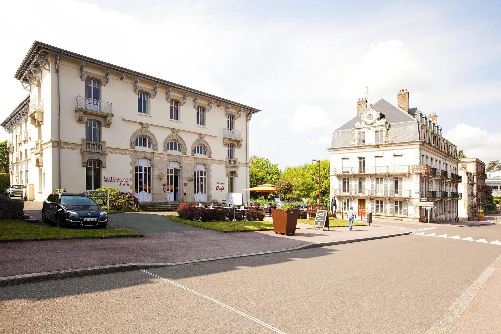 Hotels & Residences - Les Thermes 吕克瑟伊莱班 外观 照片