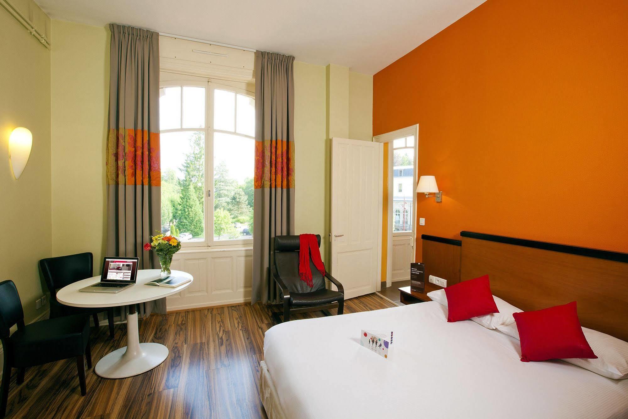 Hotels & Residences - Les Thermes 吕克瑟伊莱班 外观 照片