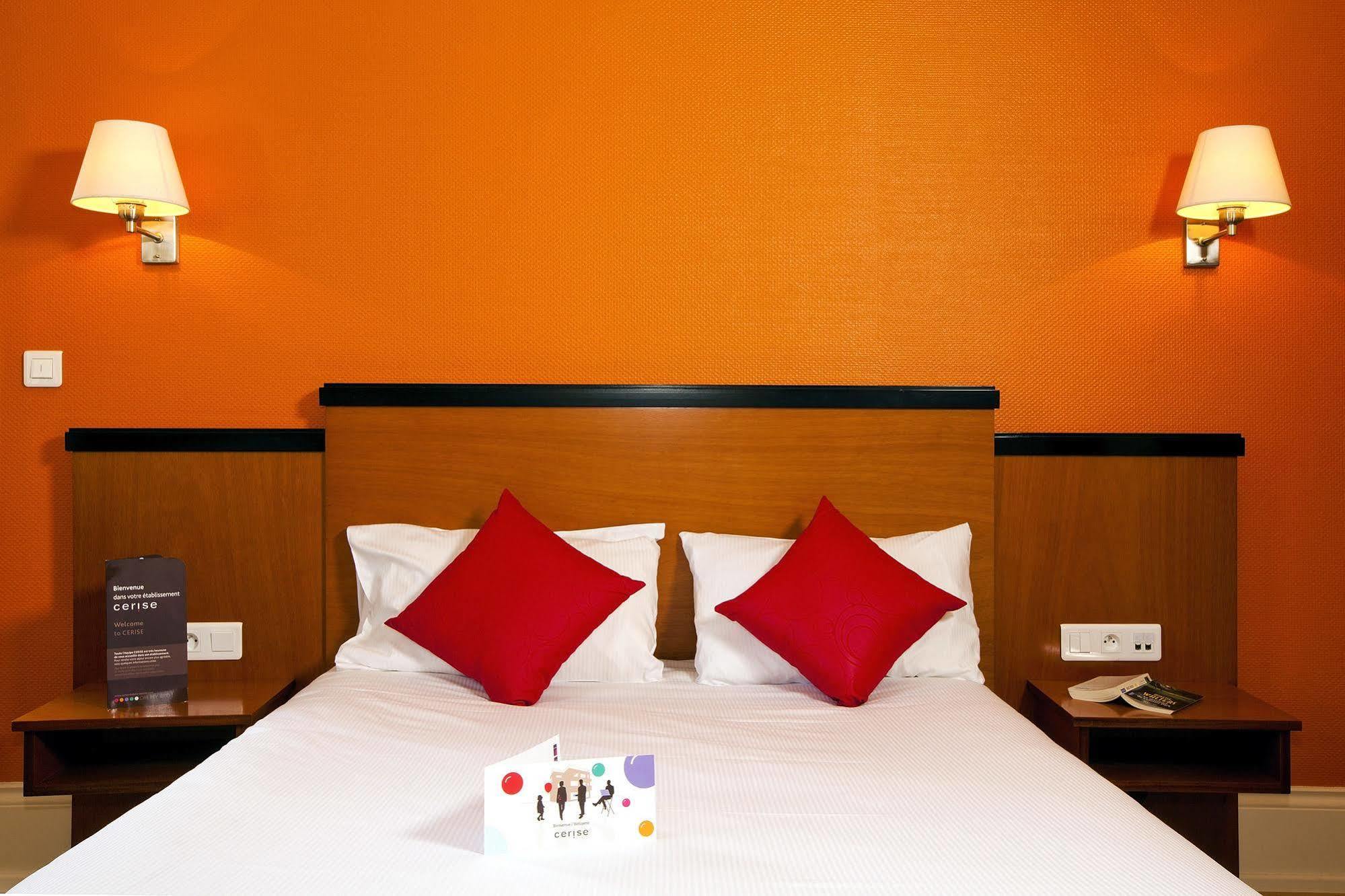 Hotels & Residences - Les Thermes 吕克瑟伊莱班 外观 照片