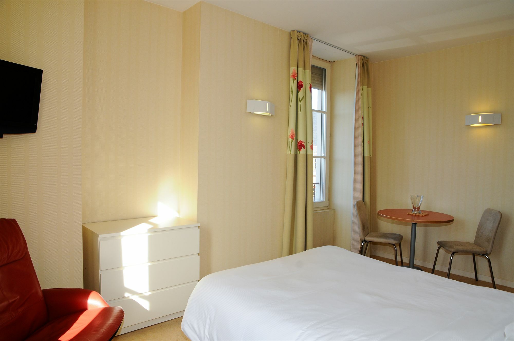 Hotels & Residences - Les Thermes 吕克瑟伊莱班 外观 照片